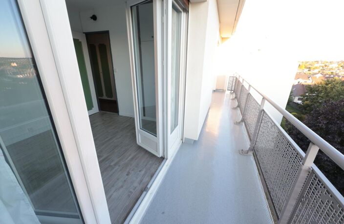 Beau 4 pièces de 71 m² dans résidence ravalée et sécurisée  en centre ville — photo 2