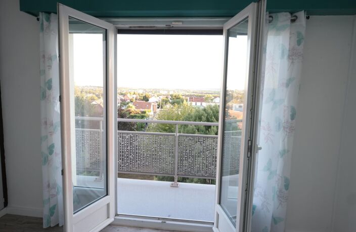 Beau 4 pièces de 71 m² dans résidence ravalée et sécurisée  en centre ville — photo 3