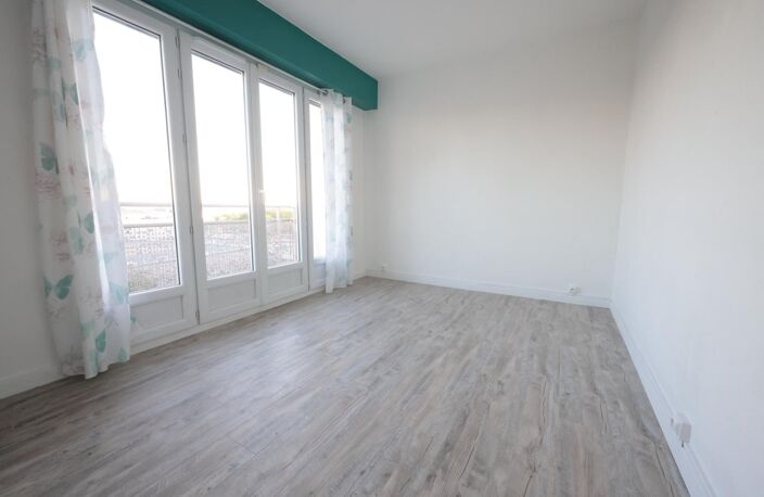 Beau 4 pièces de 71 m² dans résidence ravalée et sécurisée  en centre ville — photo 4