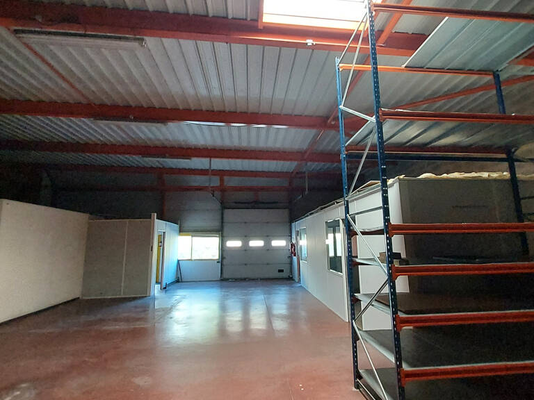 226 M2 BUREAUX / ENTREPÔT LOT 310 ZONE D'ACTIVITE DE ST HENR — photo 1