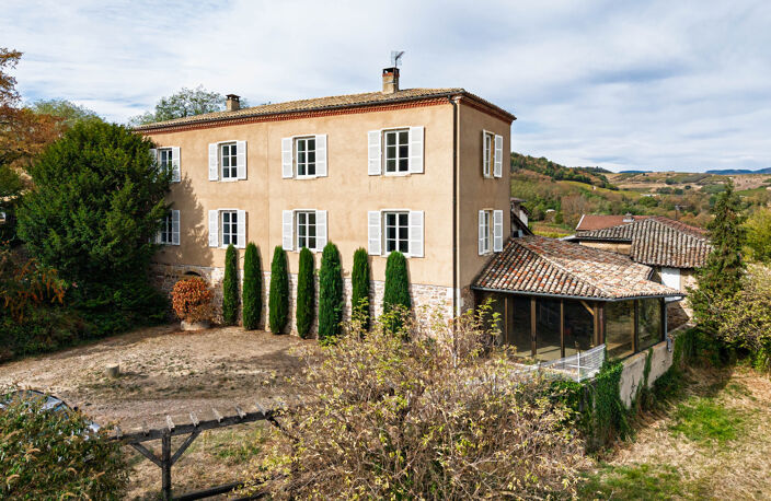 BELLE DEMEURE DE 223M2 - Vue d'exception sur 18 000m2 - Coe — photo 2