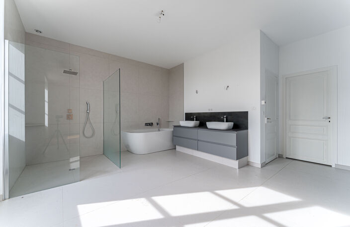 BELLE DEMEURE DE 223M2 - Vue d'exception sur 18 000m2 - Coe — photo 5