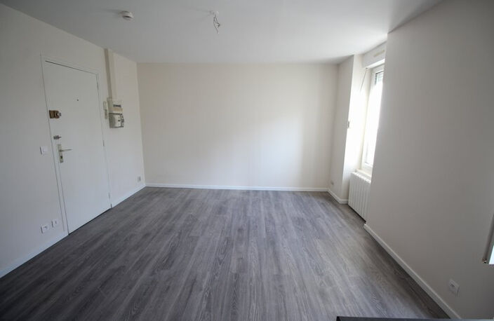 Appart. studio, Secteur Sébastopol REIMS — photo 4