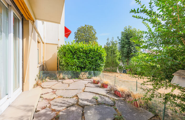 Suresnes - 4 pièces 85 m² - 3 ch. - Jardin - Vue Eiffel — photo 3