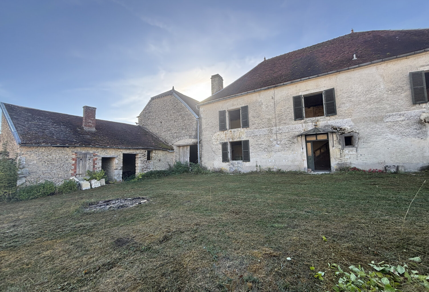 AUBE( 10) Proche de Bar/Seine : Ancien corps de ferme à réno — photo 1