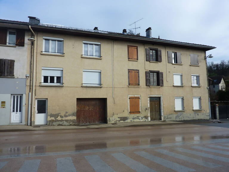 Bâtiment à aménager sur 3 niveaux ? Montferrat — photo 1