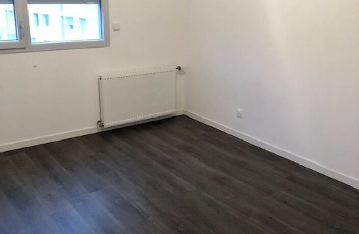 Location appartement 3 pièces 63 m² à Oullins-Pierre-Bénite (69600) — photo 2