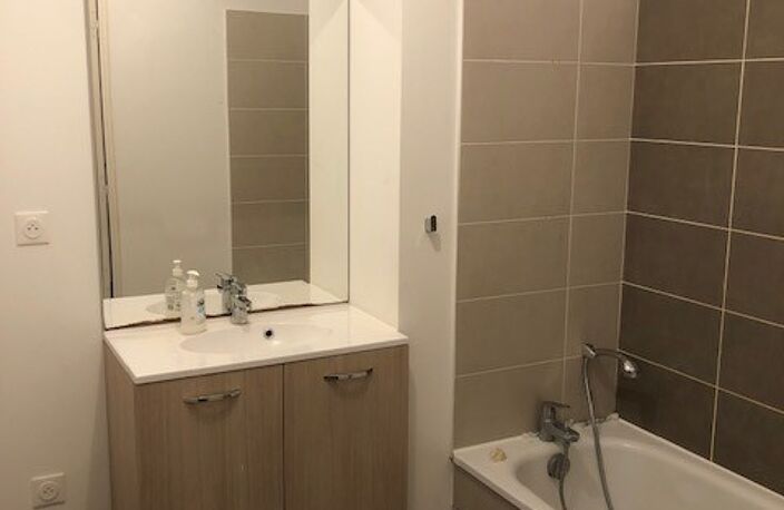 Location appartement 3 pièces 63 m² à Oullins-Pierre-Bénite (69600) — photo 4