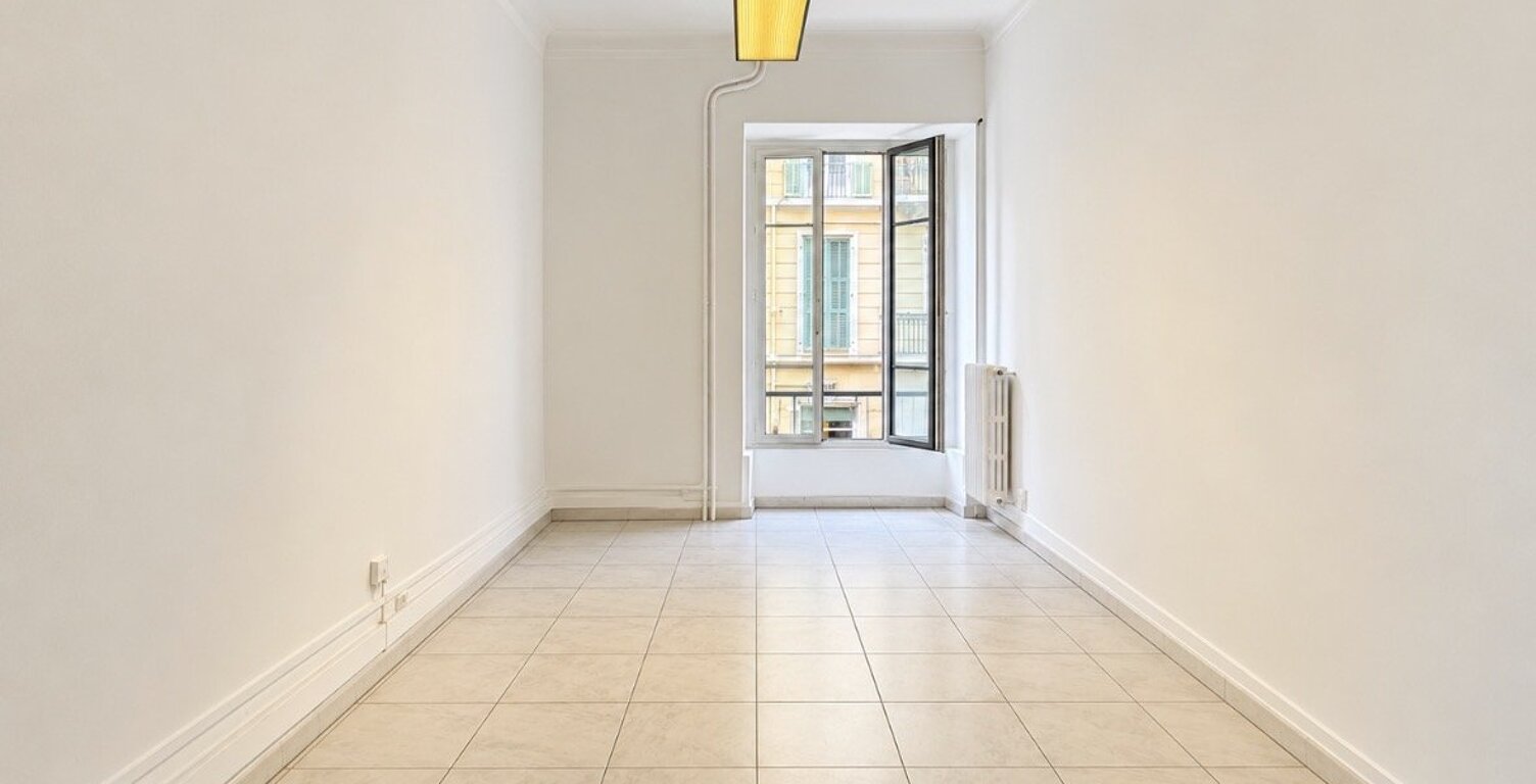 Local commercial — photo 1