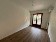 3 PIECES - AV CYRILLE BESSET — photo 3