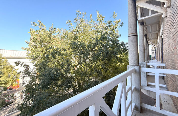 APPARTEMENT RÉNOVÉ AVEC BALCON - JEAN JAURES — photo 2