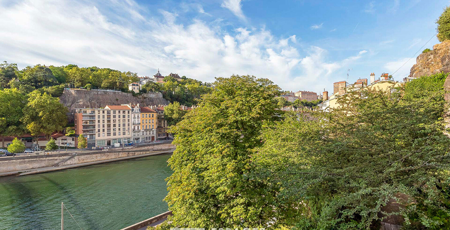 Appartement rénové avec vue à l'identité singulière — photo 1