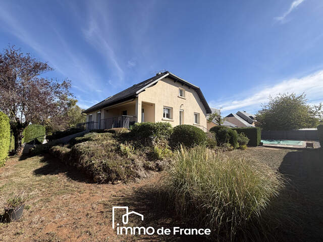 Grande Maison familiale Type 8 avec jardin et piscine — photo du bien