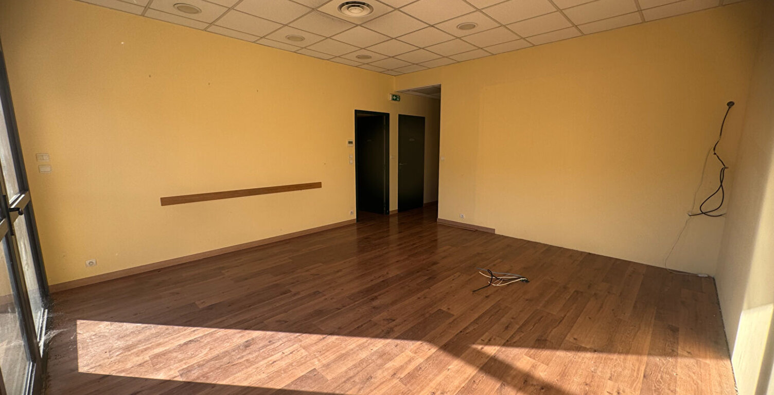 AIX SUD LOCAL 79M² PARKING — photo 1