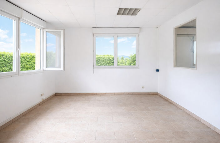 GARDANNE BUREAUX 110M² CLIMATISES PARKING — photo 5