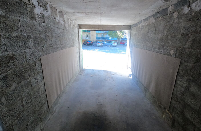 Garage - Box Pont de l'Arc — photo 2