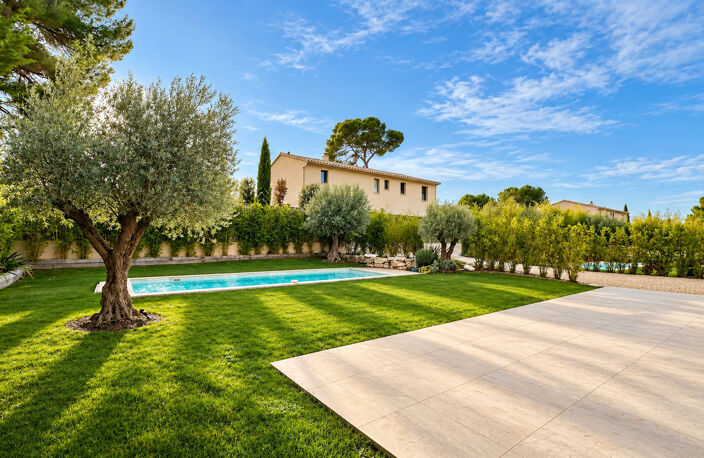 ÉGUILLES VILLA CONTEMPORAINE PRESTATIONS HAUT DE GAMME DOMAINE SÉCURISÉ — photo 2
