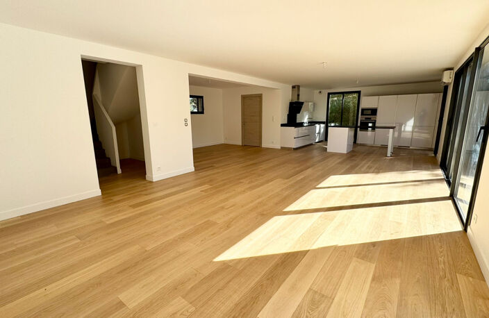 ÉGUILLES VILLA CONTEMPORAINE PRESTATIONS HAUT DE GAMME DOMAINE SÉCURISÉ — photo 5