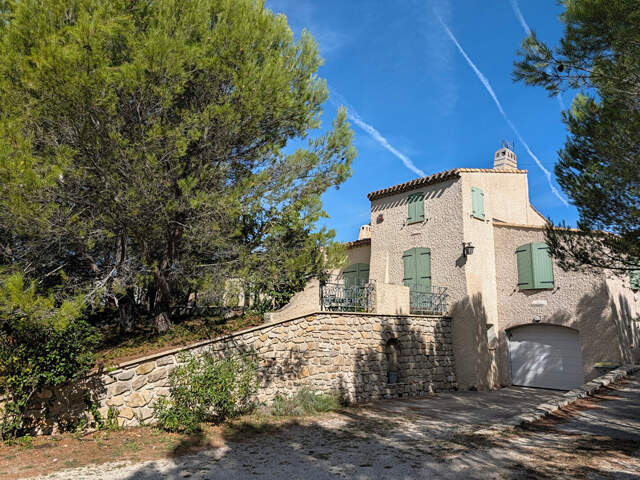 EGUILLES - Villa de 115m² sur 2186 m² de terrain — photo du bien