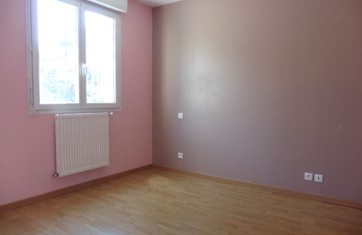 Appartement LAISSAC - 3 pièce(s) - 62.83 m²  - Terrain privatif - Garage & parking — photo 4