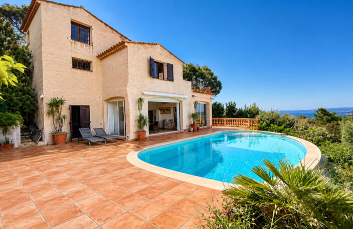 VILLA 7 PIECES 2 APPARTEMENTS INDEPENDANTS VUE SUR LE GOLFE DE SAINT TROPEZ, AUX ISSAMBRES — photo 2