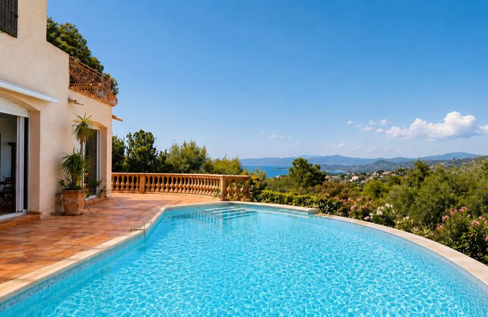 VILLA 7 PIECES 2 APPARTEMENTS INDEPENDANTS VUE SUR LE GOLFE DE SAINT TROPEZ, AUX ISSAMBRES — photo 3