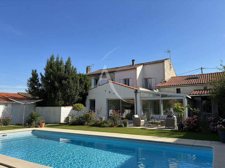 Grande maison familiale de 193.96 m2 avec piscine à Rochefort — photo 1