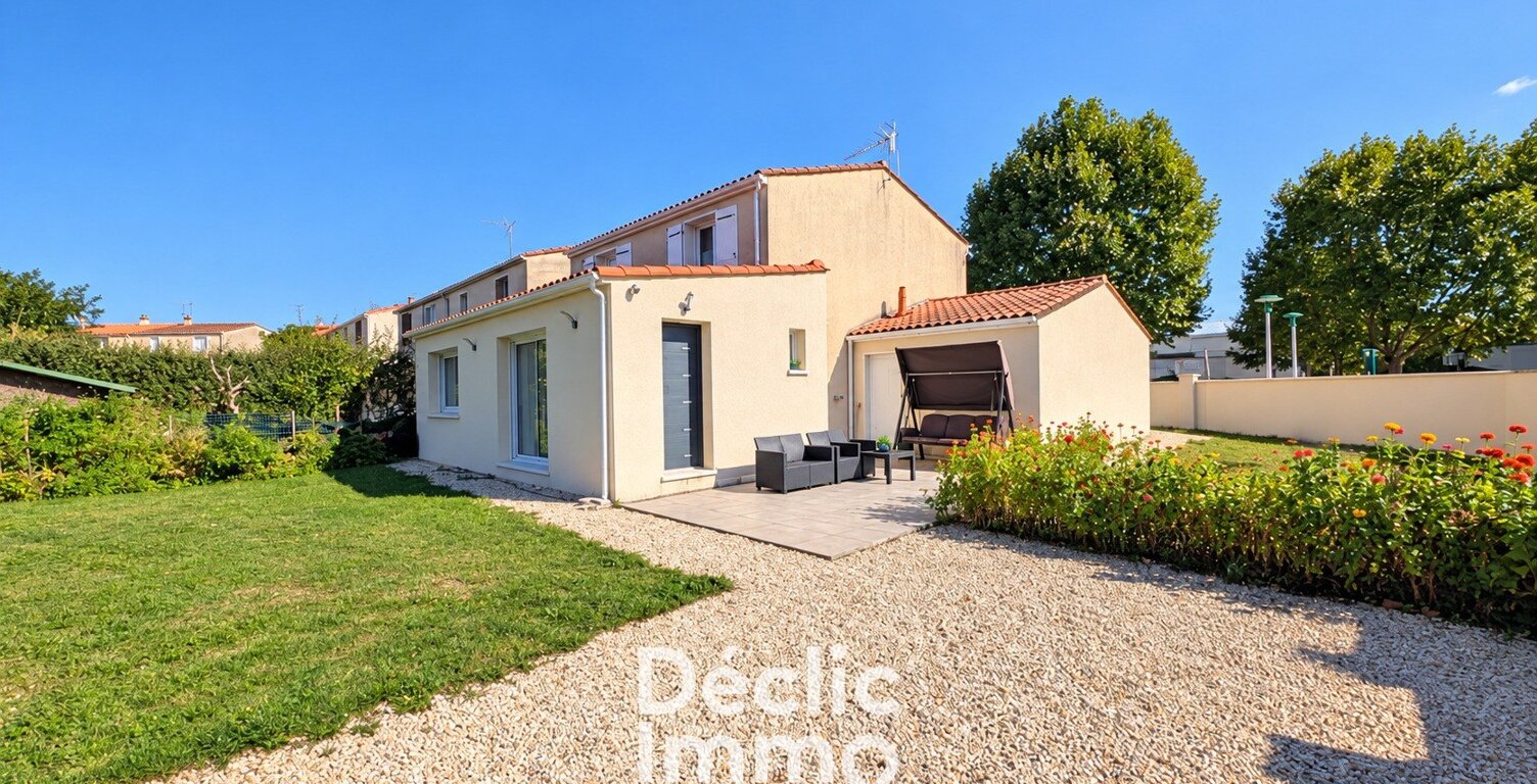 A VENDRE - MAISON NON MITOYENNE DE 150m² SANS TRAVAUX A SAINT YRIEIX — photo 1