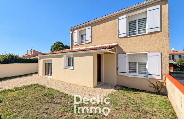 A VENDRE - MAISON NON MITOYENNE DE 150m² SANS TRAVAUX A SAINT YRIEIX — photo 2
