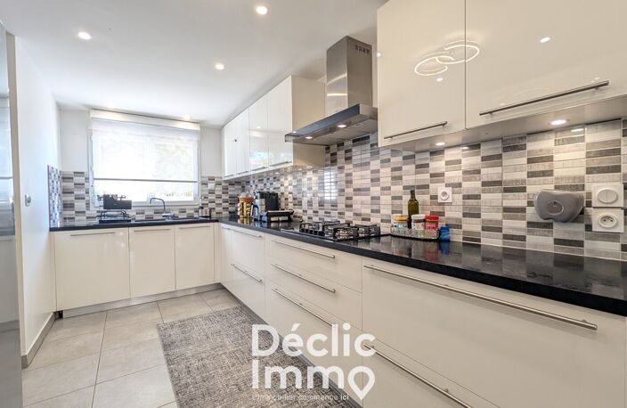 A VENDRE - MAISON NON MITOYENNE DE 150m² SANS TRAVAUX A SAINT YRIEIX — photo 4