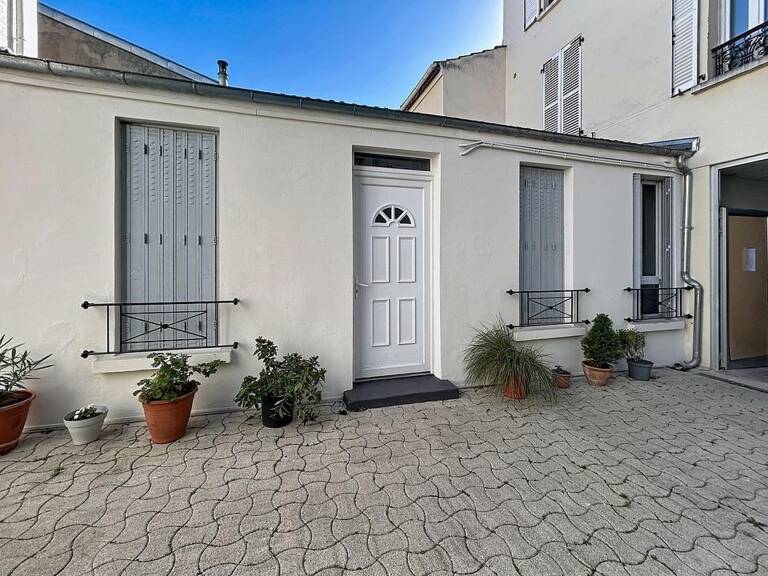 Deux pièces sur cour au calme, presque comme une petite maison ! — photo 1
