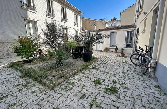 Deux pièces sur cour au calme, presque comme une petite maison ! — photo 2