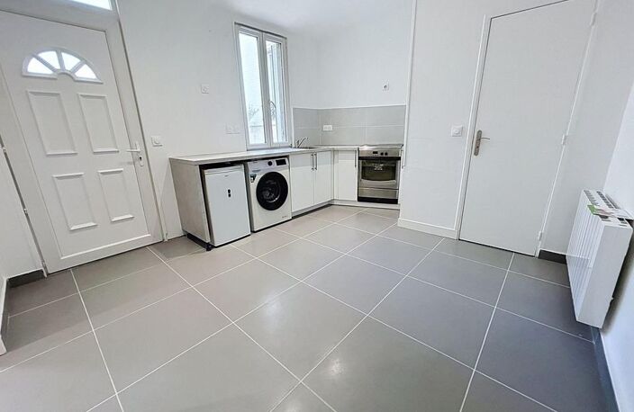 Deux pièces sur cour au calme, presque comme une petite maison ! — photo 3