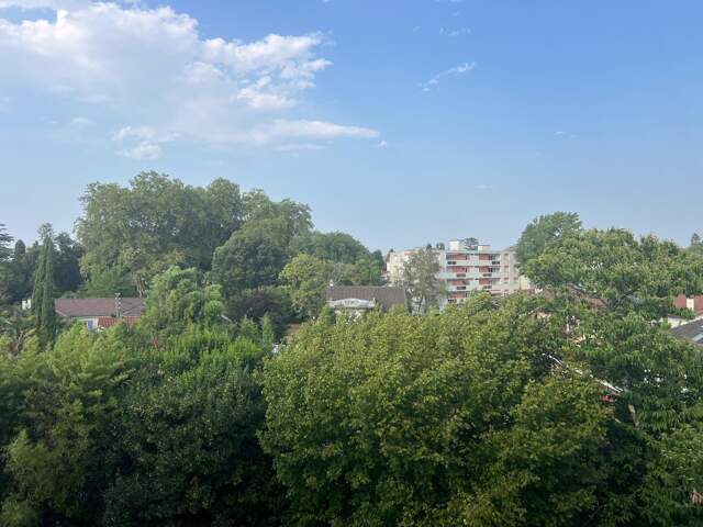 Pau - T4  traversant 85 m2 -  Balcons  -  Garage - Ascenseur — photo du bien