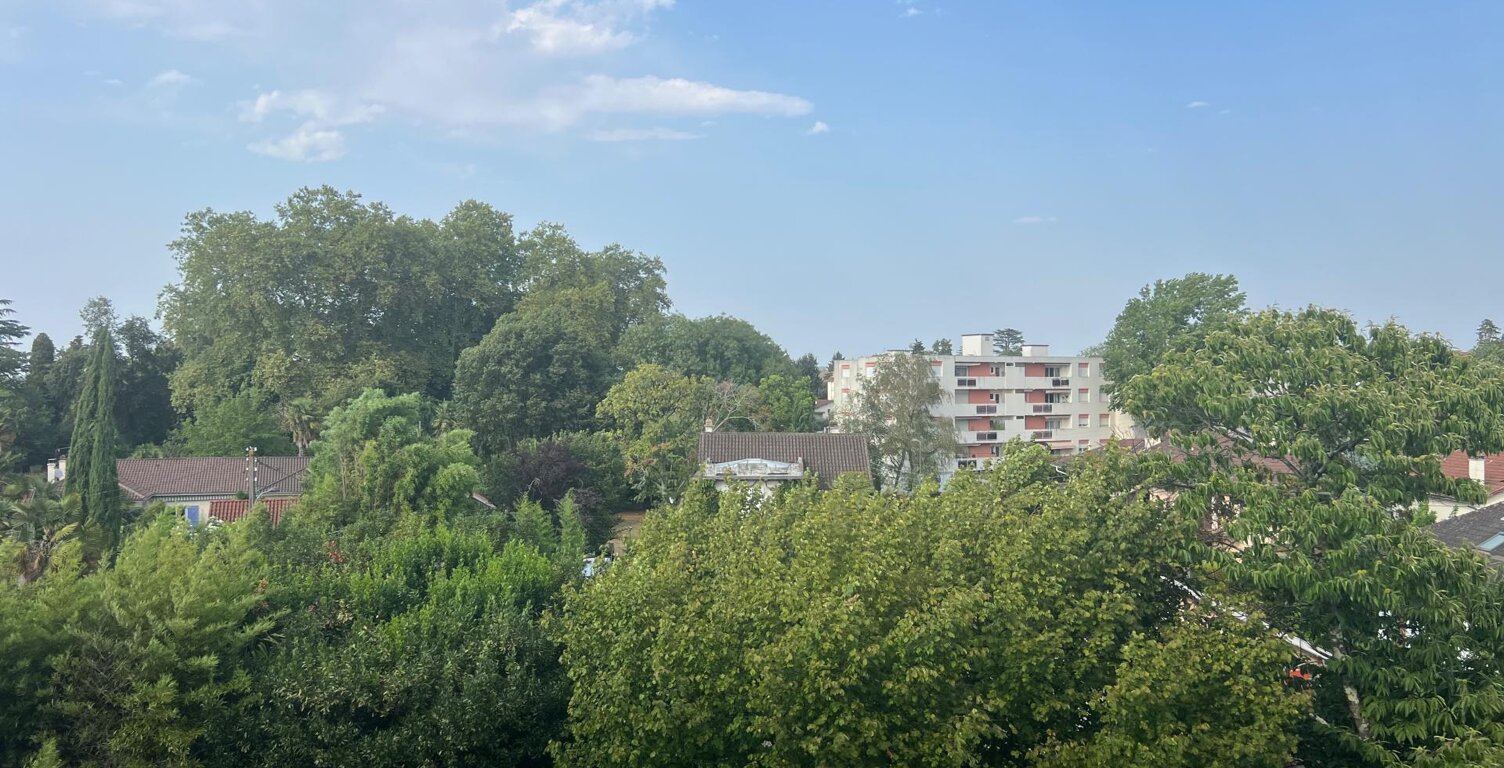 Pau - T4  traversant 85 m2 -  Balcons  -  Garage - Ascenseur — photo 1