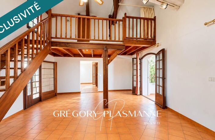Maison de 3 chambres à rafraichir sur un terrain constructible de 5550 m2 avec piscine ! — photo 2