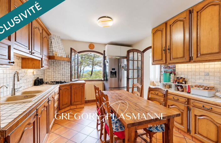 Maison de 3 chambres à rafraichir sur un terrain constructible de 5550 m2 avec piscine ! — photo 3
