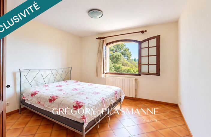 Maison de 3 chambres à rafraichir sur un terrain constructible de 5550 m2 avec piscine ! — photo 5