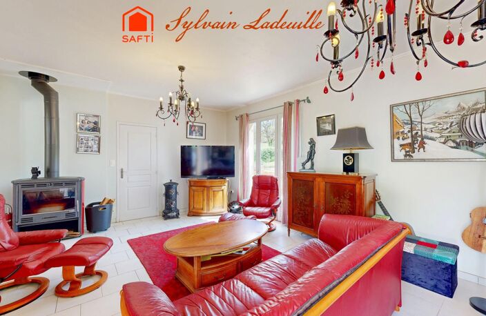 Plain-pied avec piscine, terrain arboré et grand garage — photo 3