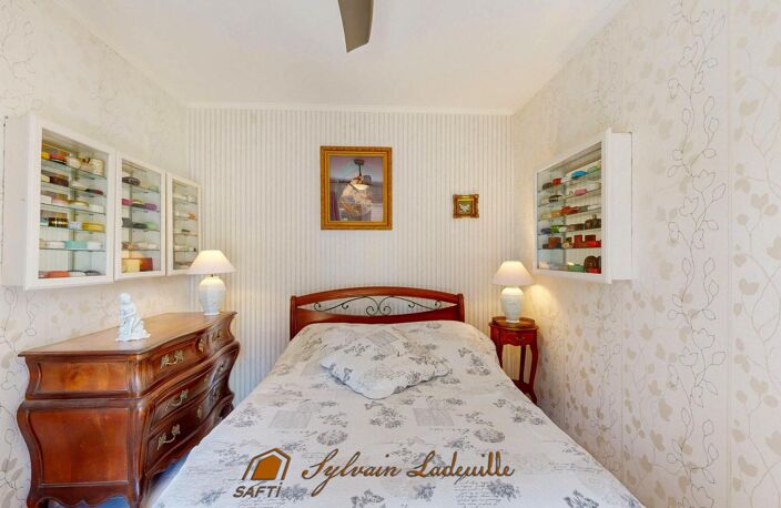 Plain-pied avec piscine, terrain arboré et grand garage — photo 5