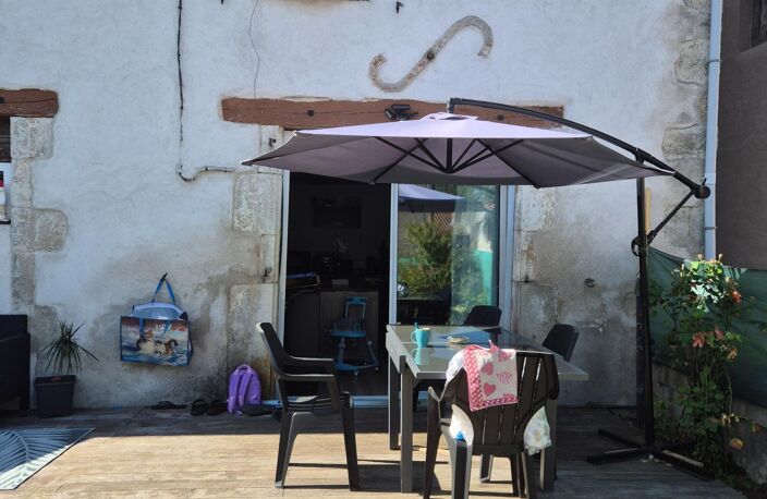 Maison familiale avec jardin et garage dans le bourg d'escurolles,  commodités.. — photo 2