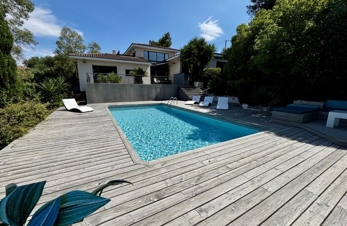 VILLA D’ARCHITECTE CONTEMPORAINE – VUE PANORAMIQUE ÉTANG DE THAU – CADRE D’EXCEPTION — photo 2