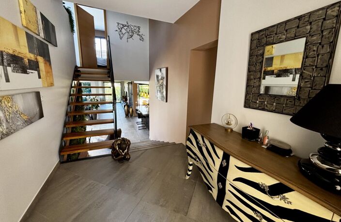VILLA D’ARCHITECTE CONTEMPORAINE – VUE PANORAMIQUE ÉTANG DE THAU – CADRE D’EXCEPTION — photo 5