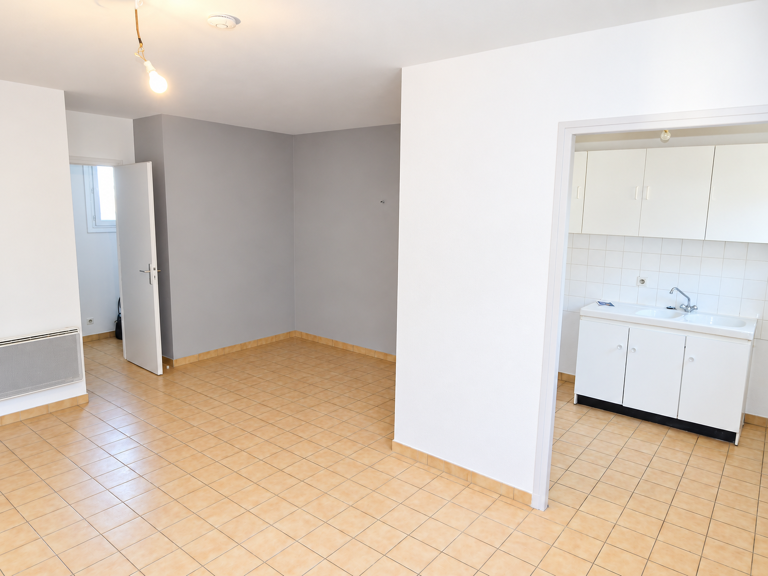  GRAND STUDIO AUX BORDS DU RHONE — photo 1