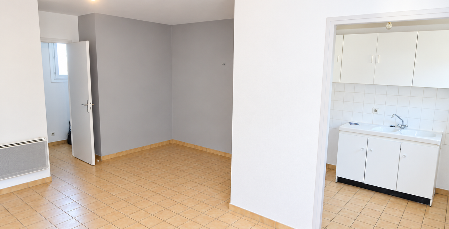  GRAND STUDIO AUX BORDS DU RHONE — photo 1