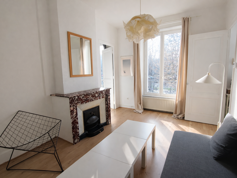 F2 - MEUBLE COURS FAURIEL - VILLEBOEUF — photo 1