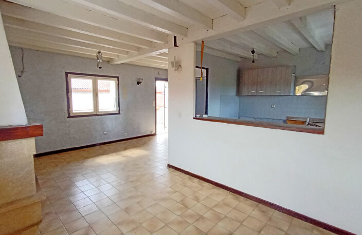 APPARTEMENT 4 PIECES AVEC TERRAIN + ABRI + DEPENDANCES — photo 2