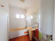 APPARTEMENT 4 PIECES AVEC TERRAIN + ABRI + DEPENDANCES — photo 4