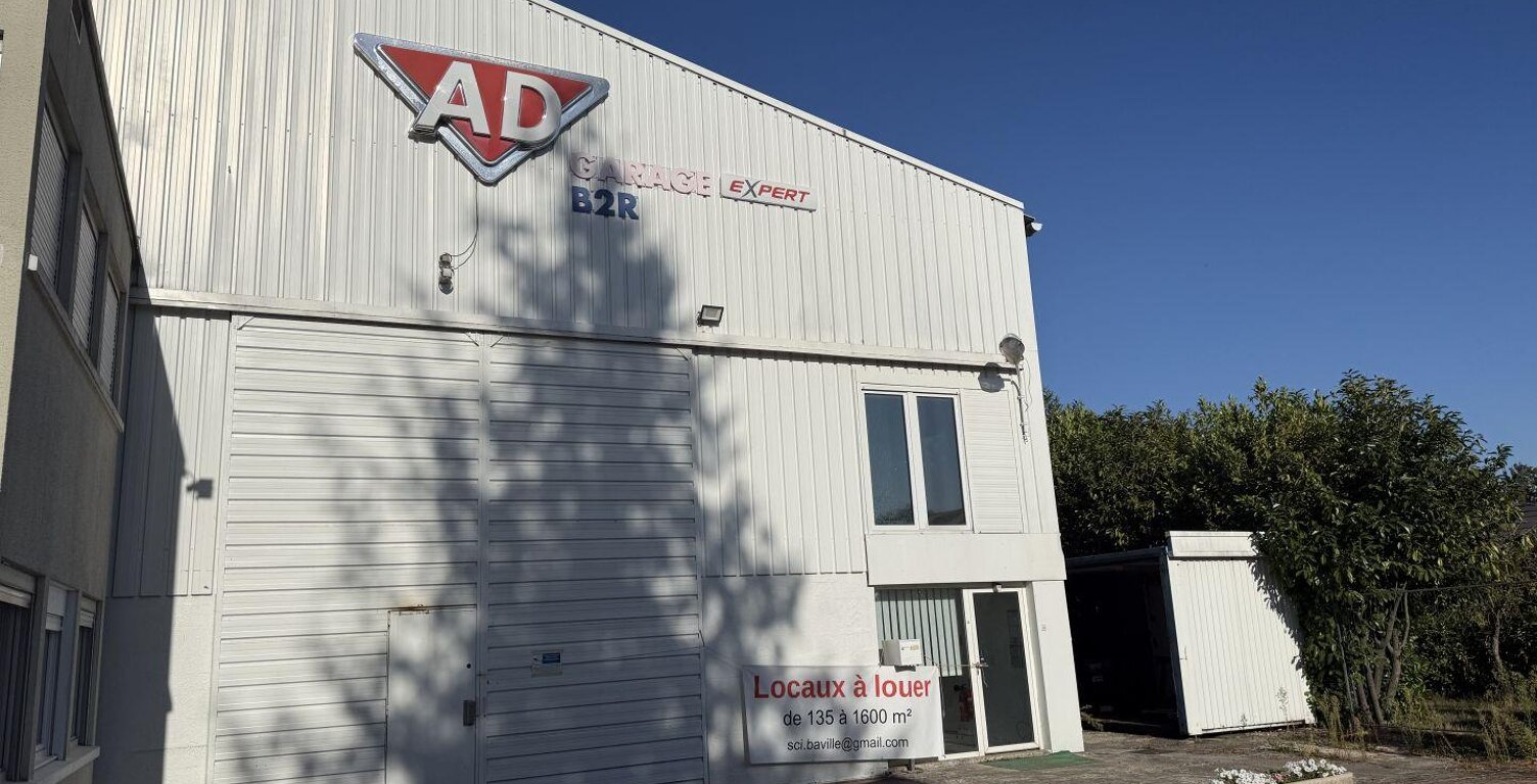Location Local d'activités 558 m&sup2; — photo 1