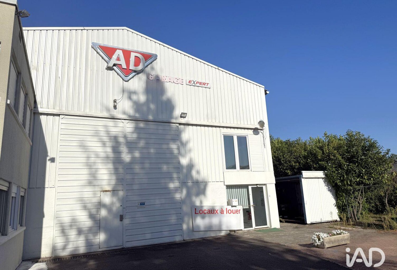 Location Local d'activités 558 m&sup2; — photo 1